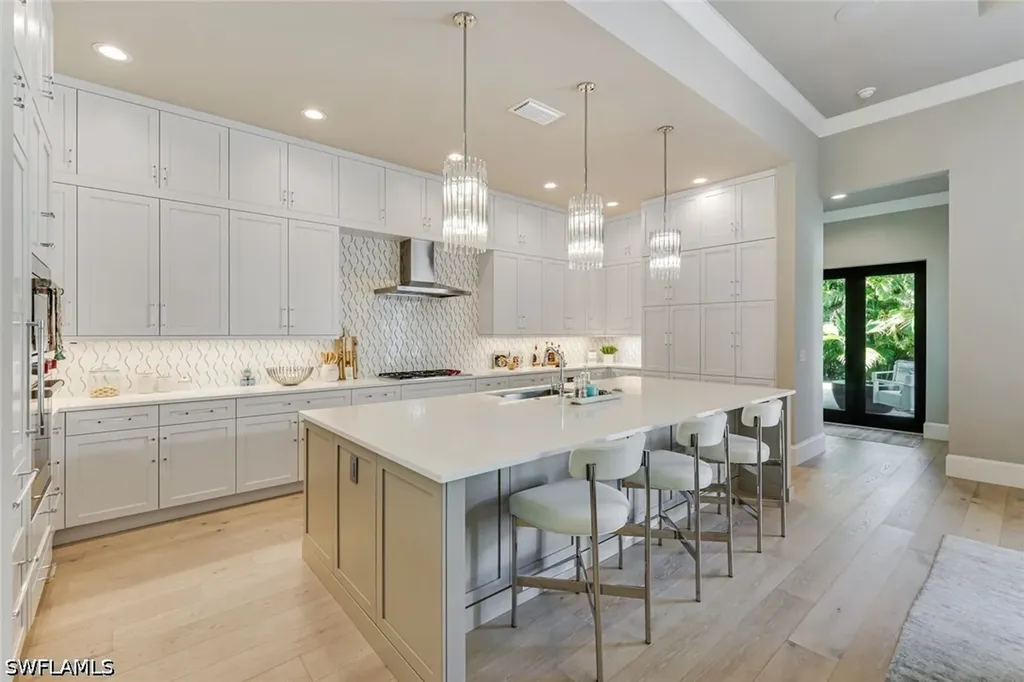 760 Park Shore Drive Naples FL 34103