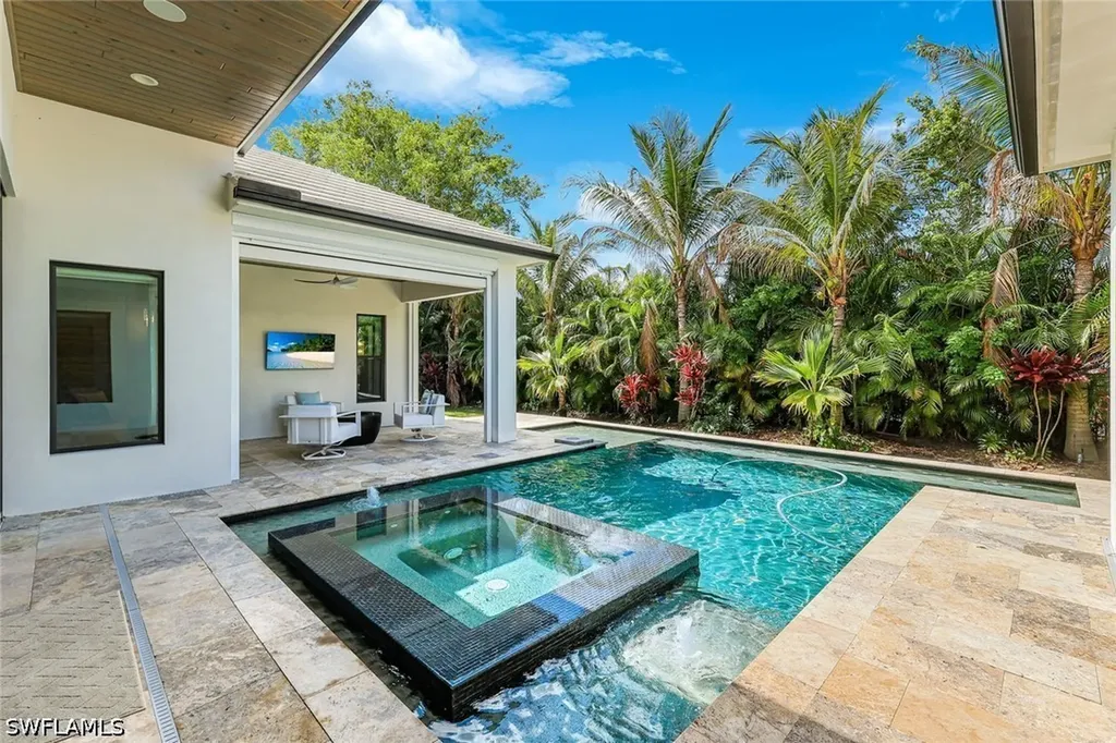 760 Park Shore Drive Naples FL 34103