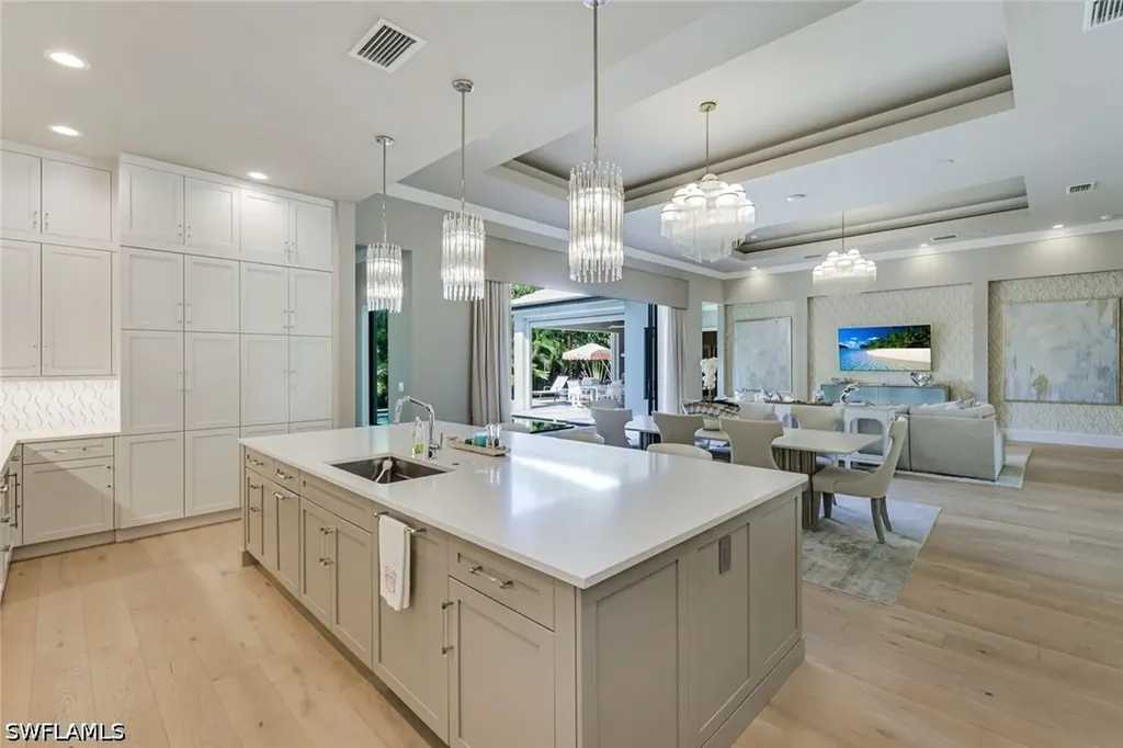 760 Park Shore Drive Naples FL 34103