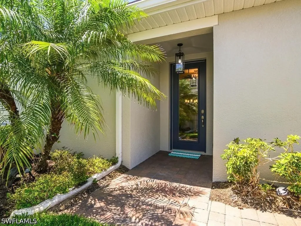 14867 Edgewater Circle Naples FL 34114