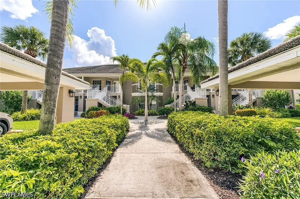 1940 Willow Bend Circle Naples FL 34109