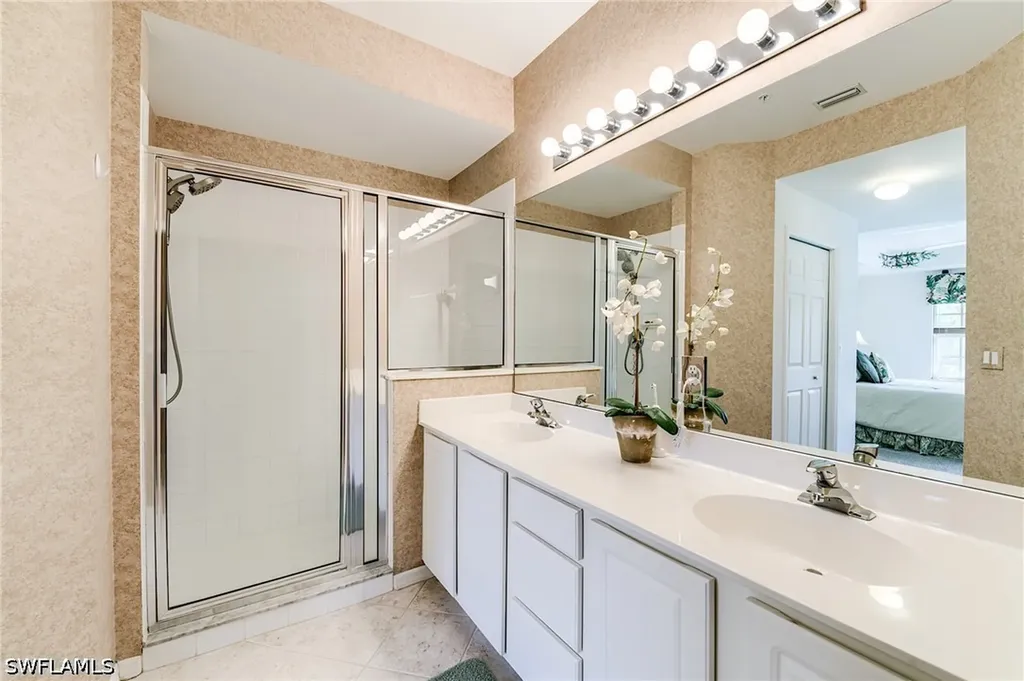 1940 Willow Bend Circle Naples FL 34109