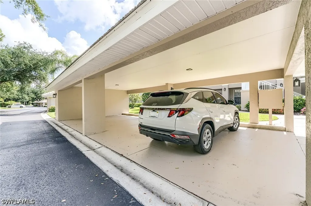 1940 Willow Bend Circle Naples FL 34109