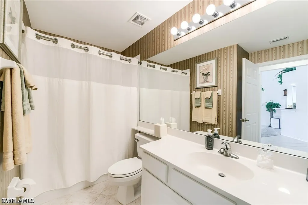 1940 Willow Bend Circle Naples FL 34109