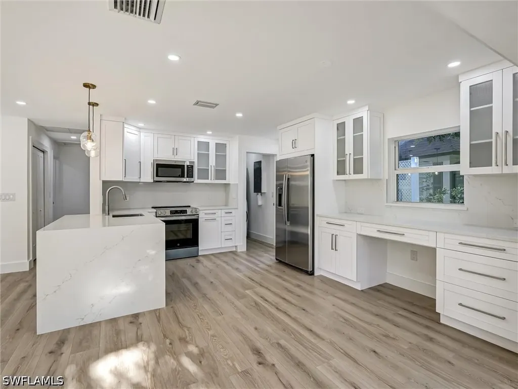 16 Kings Road Naples FL 34112