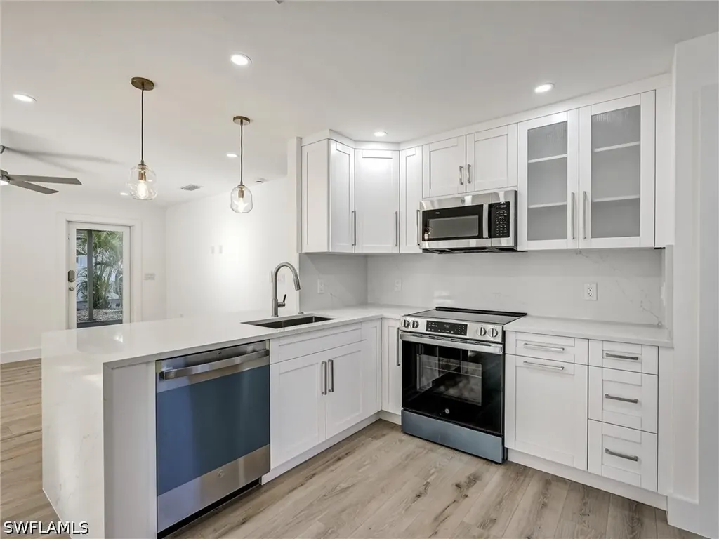 16 Kings Road Naples FL 34112