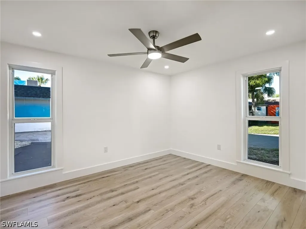 16 Kings Road Naples FL 34112