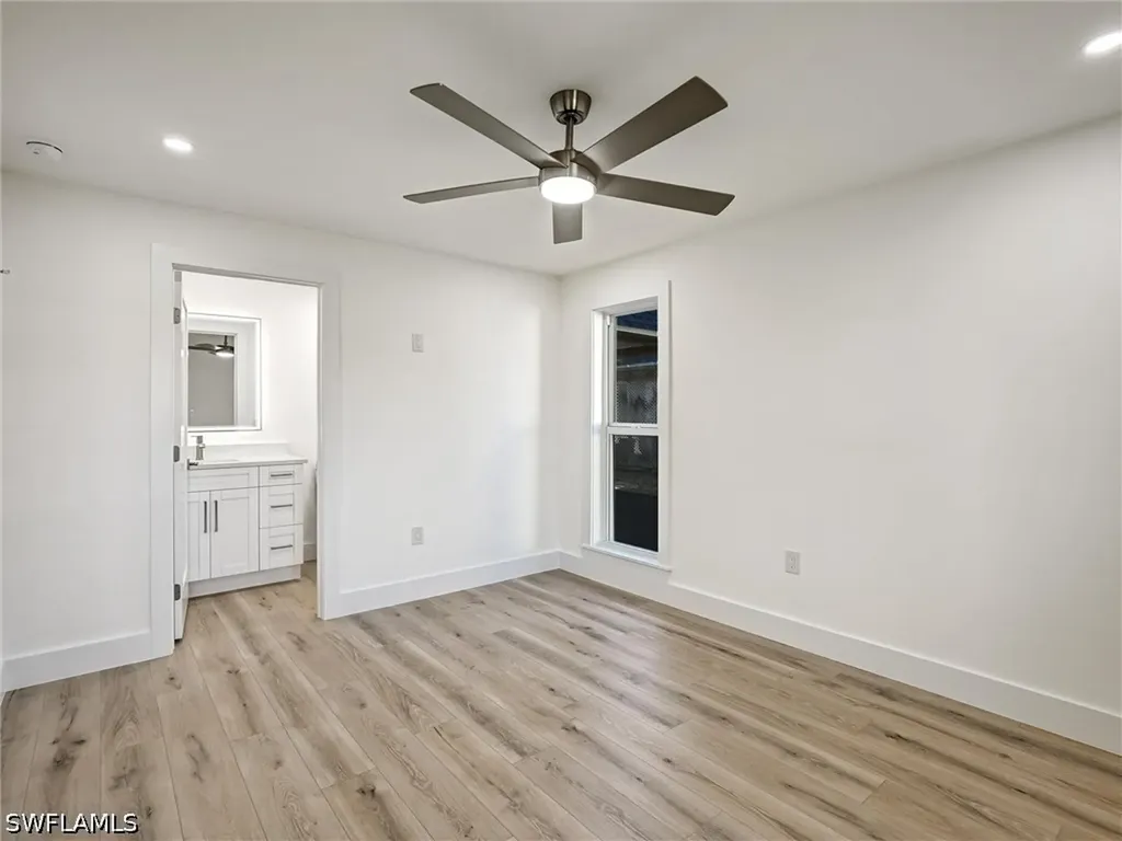 16 Kings Road Naples FL 34112