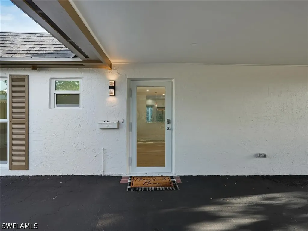 16 Kings Road Naples FL 34112