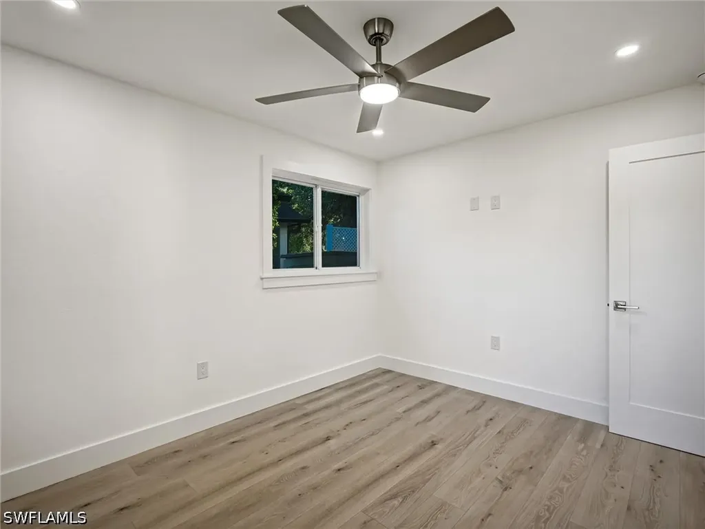 16 Kings Road Naples FL 34112