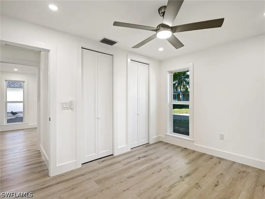 16 Kings Road Naples FL 34112