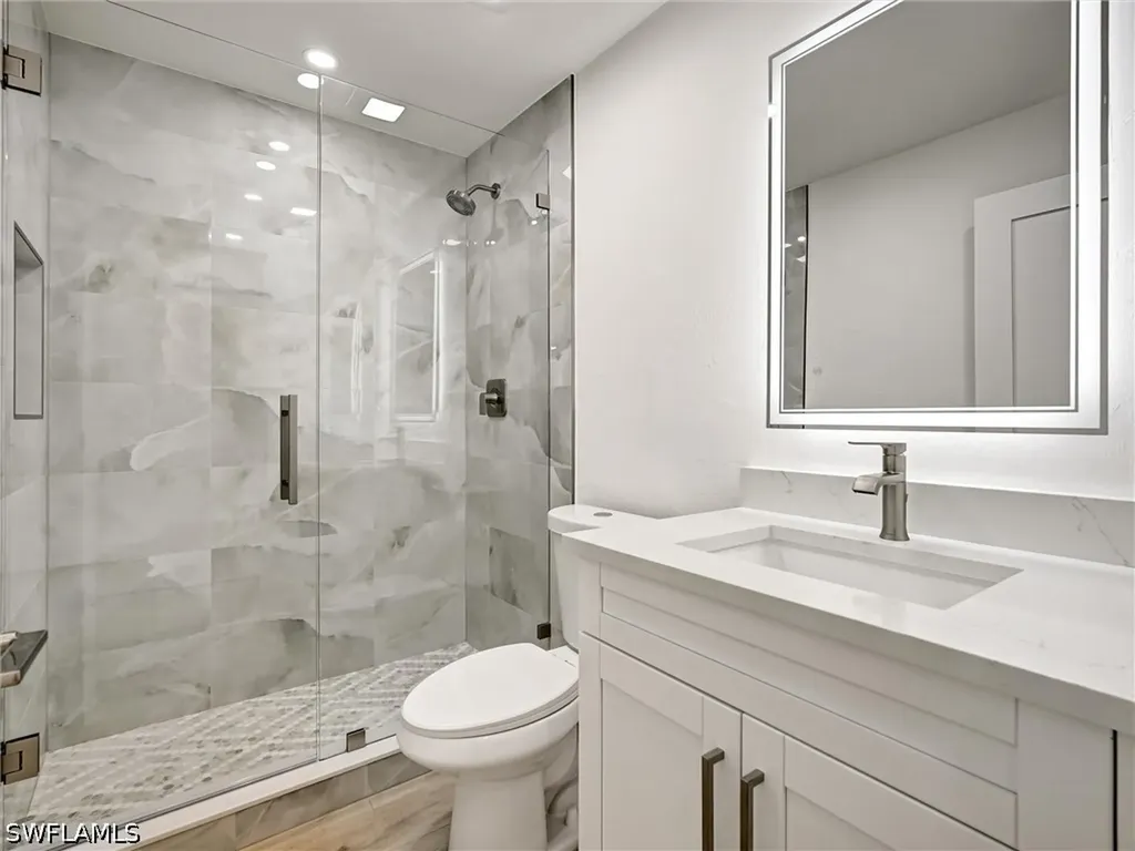 16 Kings Road Naples FL 34112