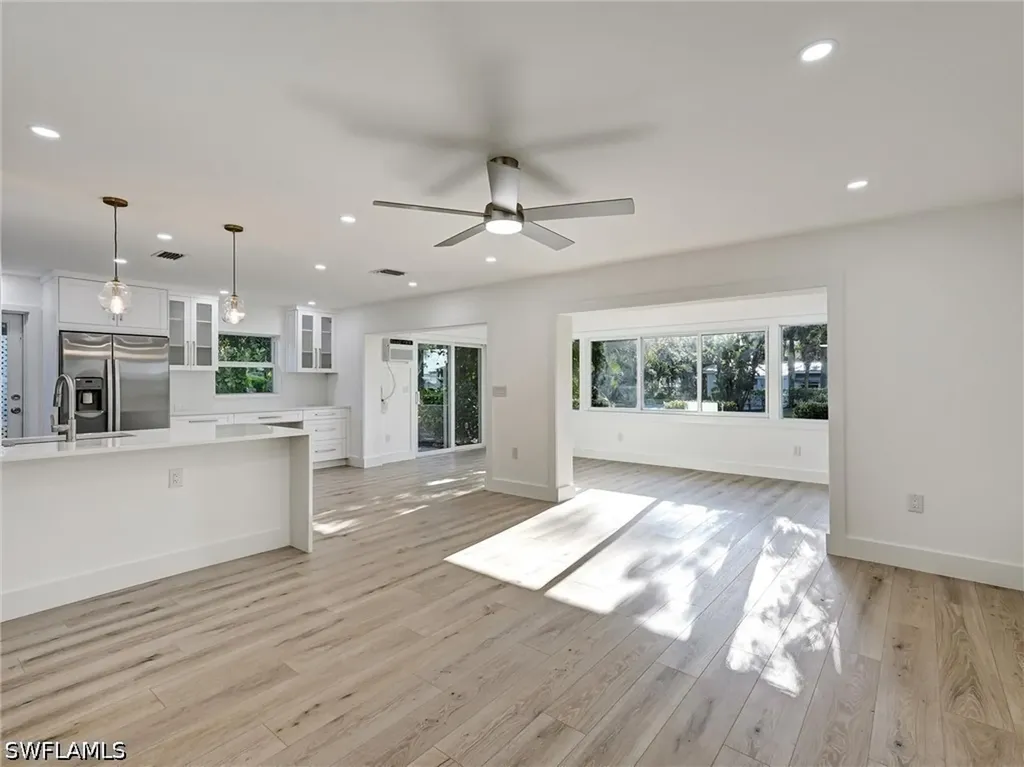 16 Kings Road Naples FL 34112