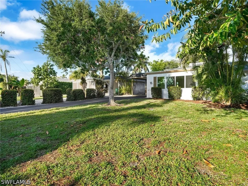 16 Kings Road Naples FL 34112