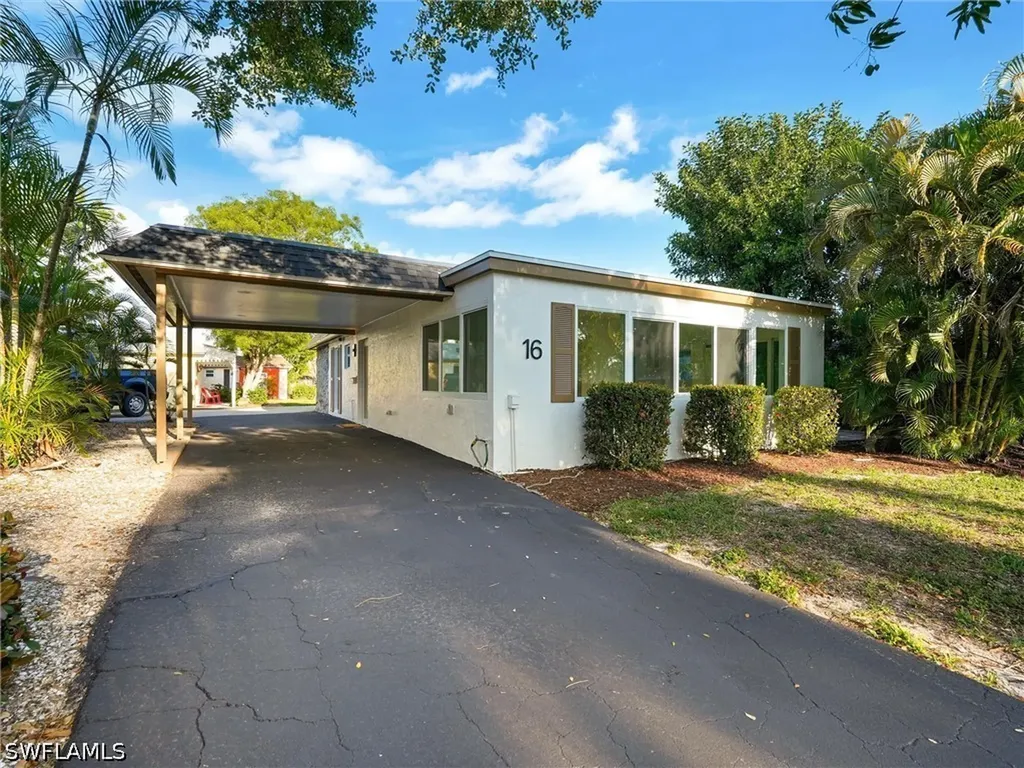 16 Kings Road Naples FL 34112