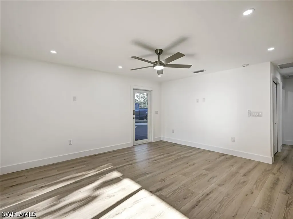 16 Kings Road Naples FL 34112