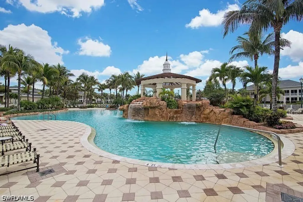 295 Grande Way Naples FL 34110