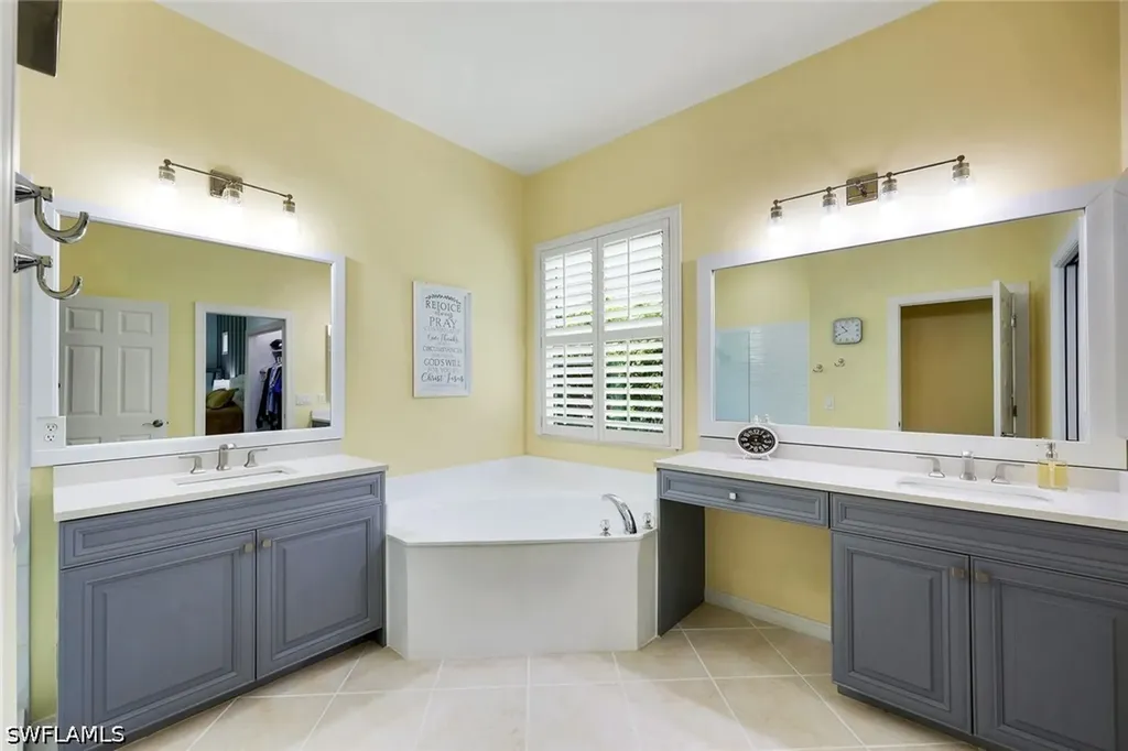 16221 Parque Lane Naples FL 34110