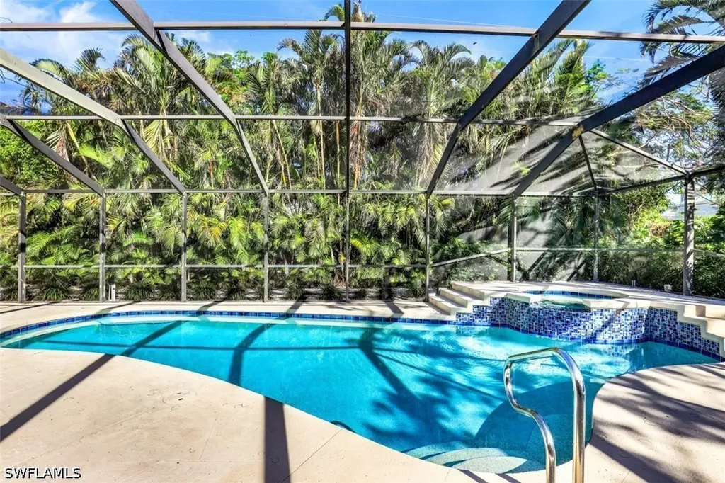 739 7th Avenue N Naples FL 34102