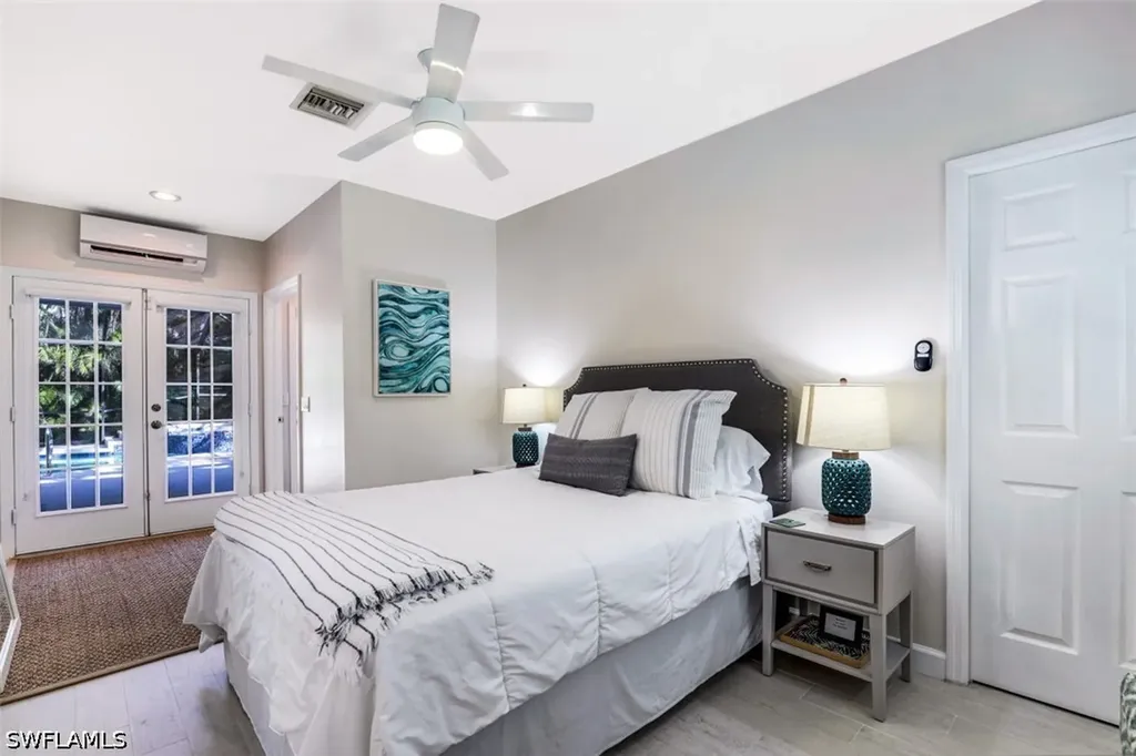 739 7th Avenue N Naples FL 34102