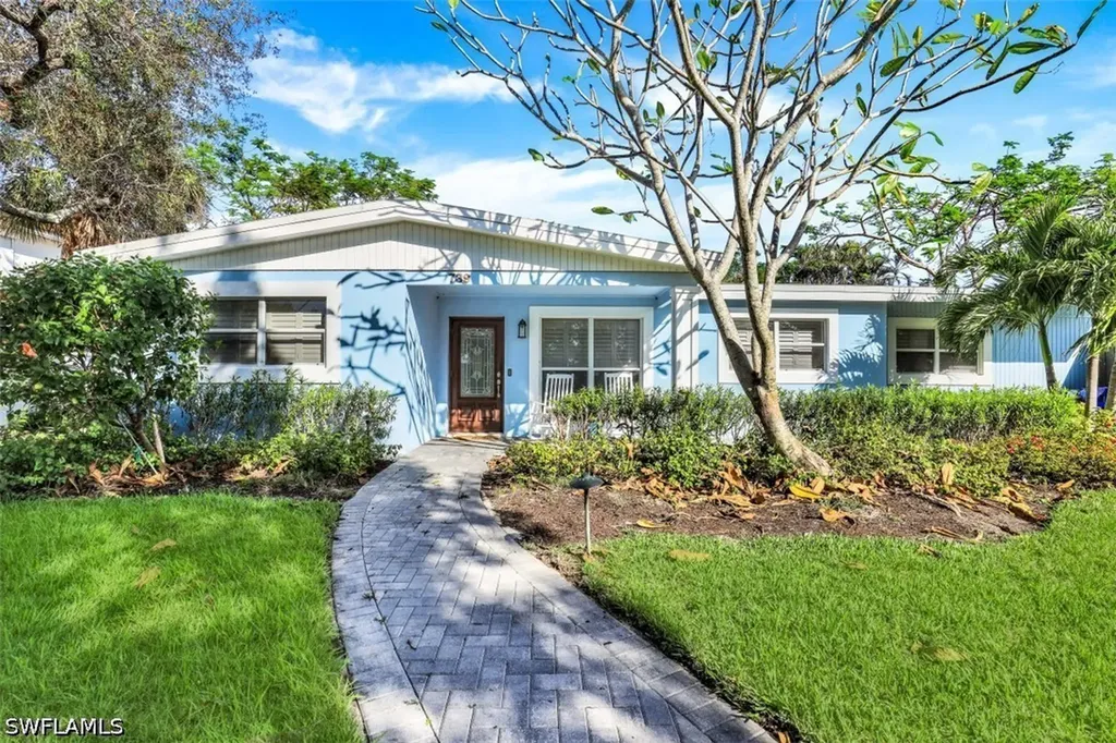 739 7th Avenue N Naples FL 34102