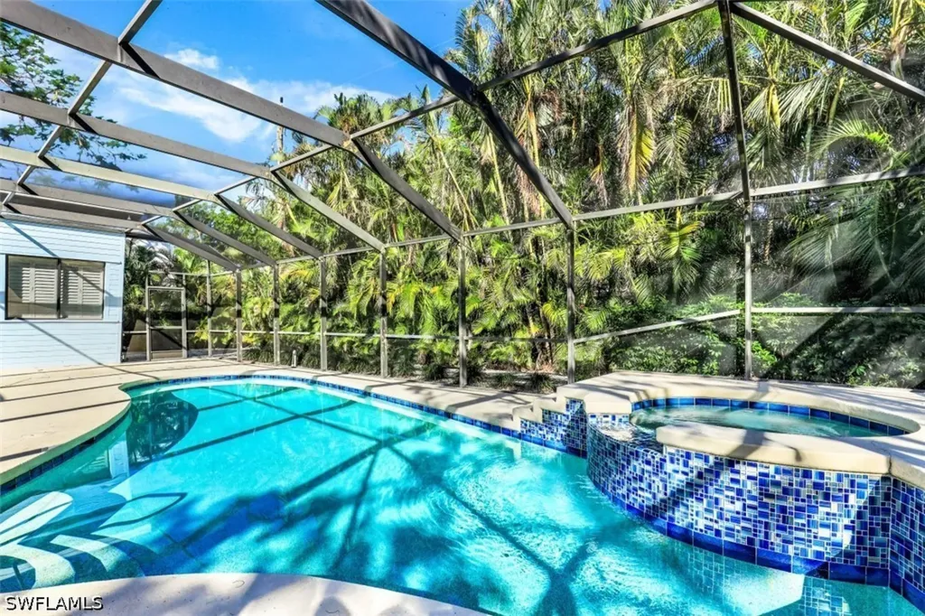 739 7th Avenue N Naples FL 34102