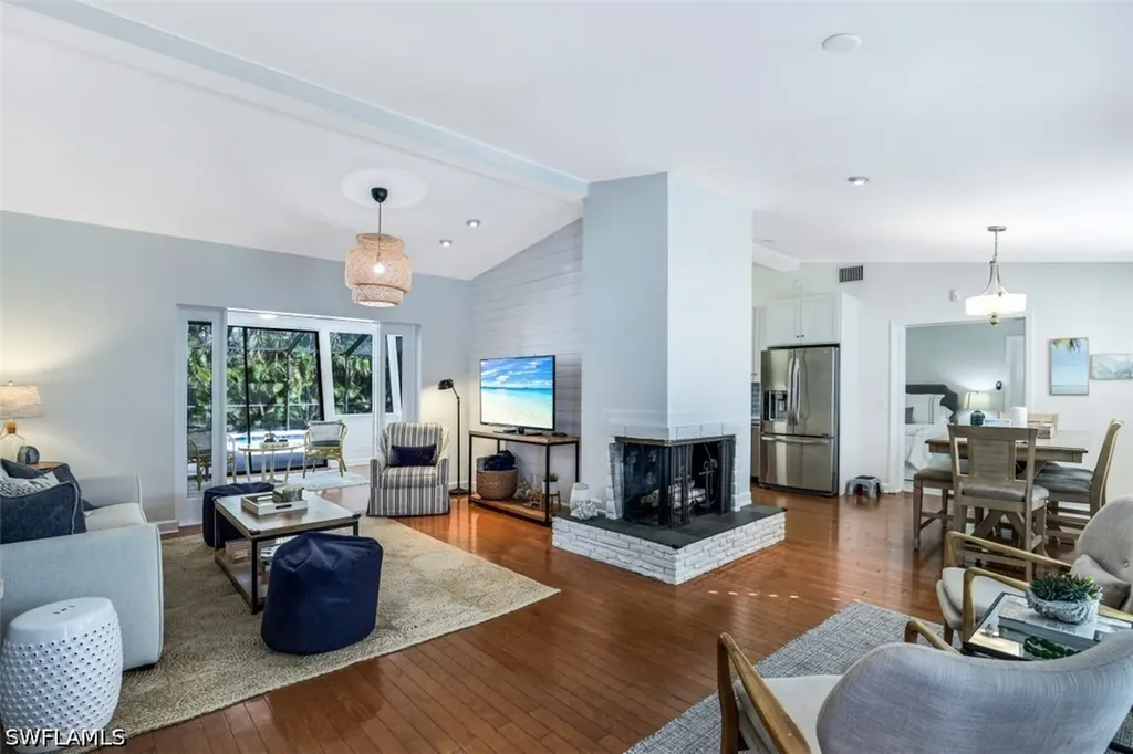 739 7th Avenue N Naples FL 34102