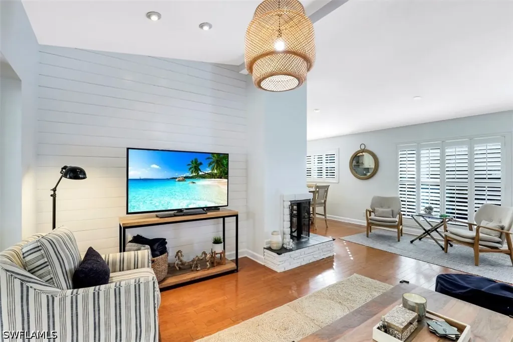 739 7th Avenue N Naples FL 34102
