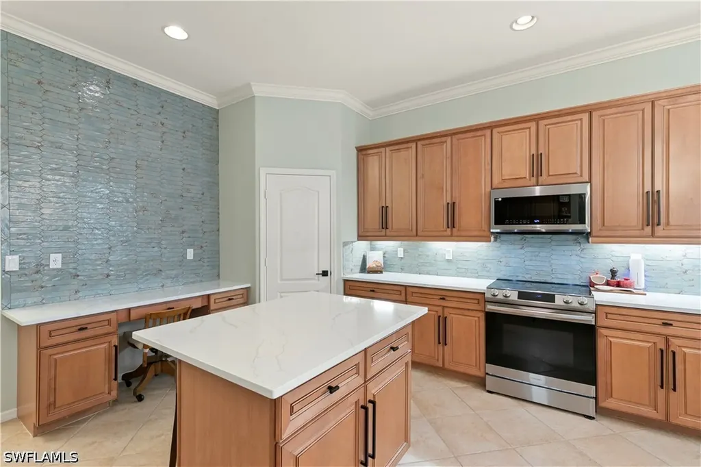 8503 Laurel Lakes Cove Naples FL 34119