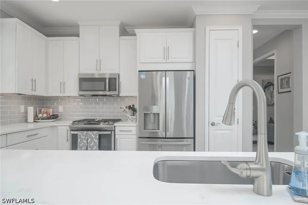 8013 Calle Canovas Court Naples FL 34114