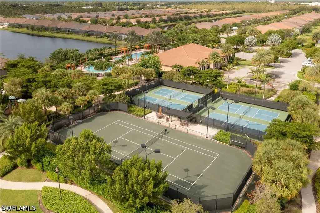 8013 Calle Canovas Court Naples FL 34114
