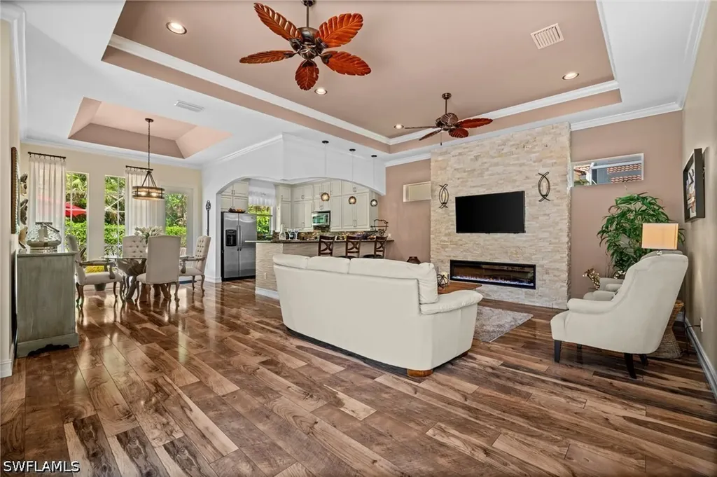 4830 Europa Drive Naples FL 34105