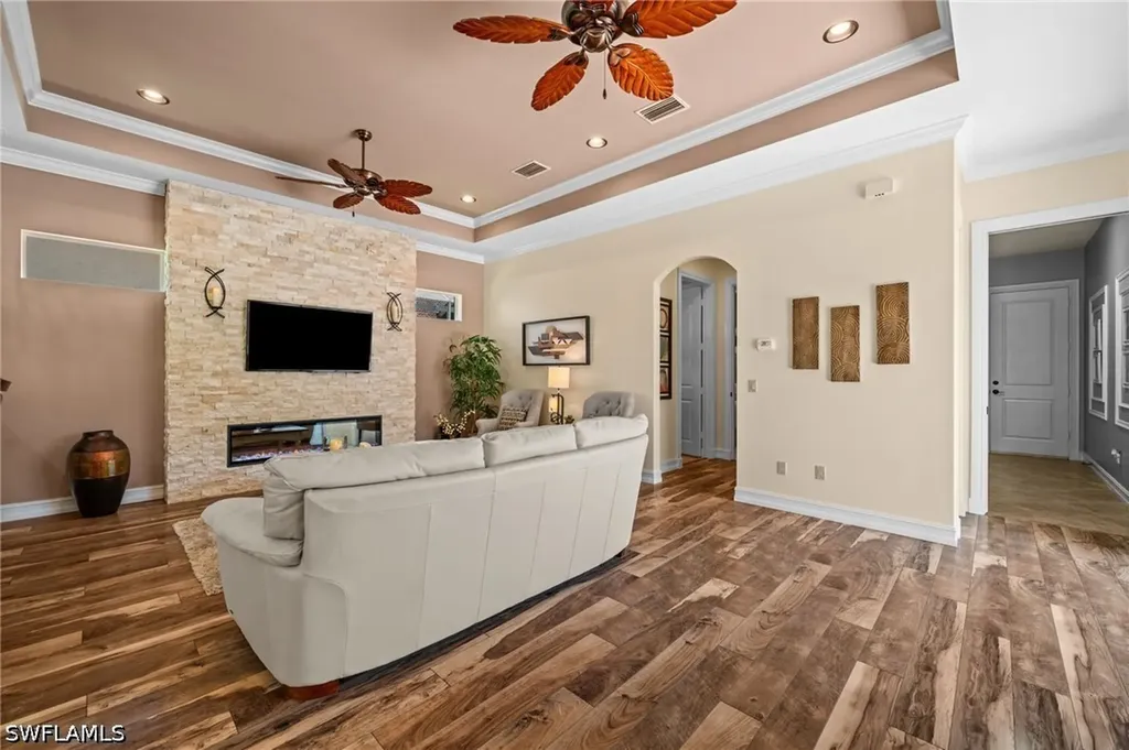 4830 Europa Drive Naples FL 34105