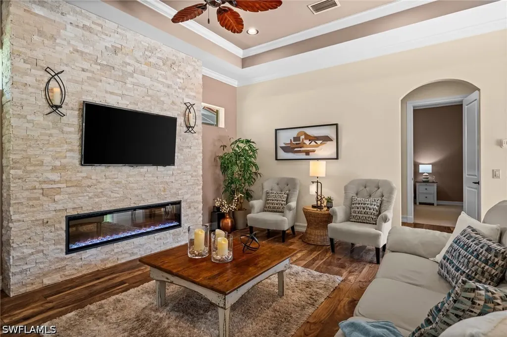 4830 Europa Drive Naples FL 34105