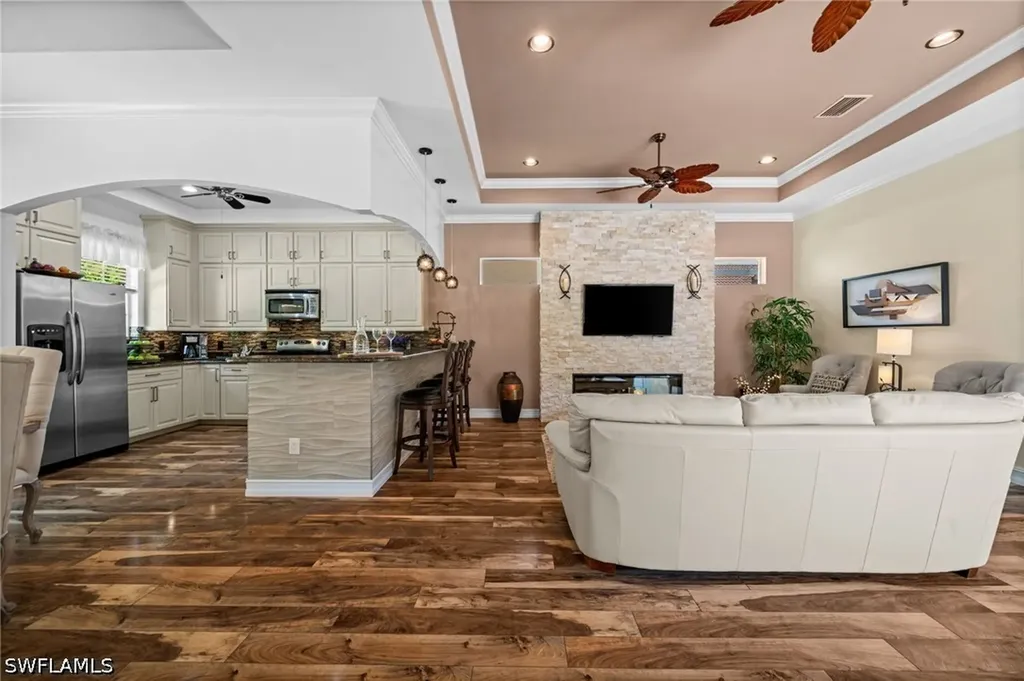 4830 Europa Drive Naples FL 34105