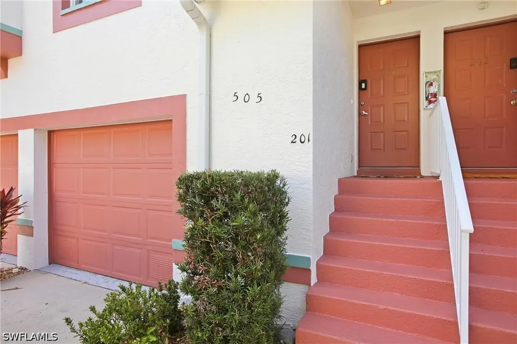 505 Windsor Square Naples FL 34104