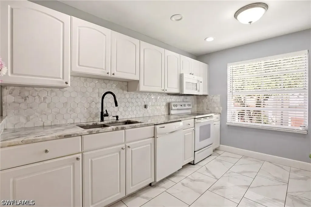 505 Windsor Square Naples FL 34104