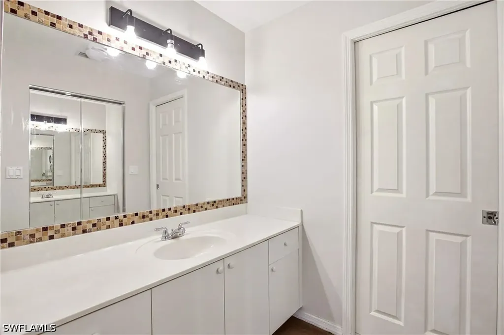 505 Windsor Square Naples FL 34104