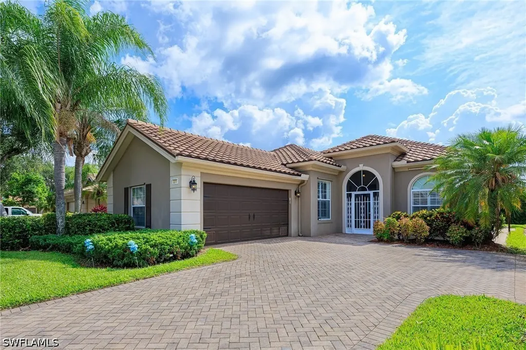 2271 Heydon Circle W Naples FL 34120
