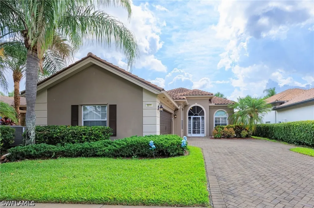 2271 Heydon Circle W Naples FL 34120