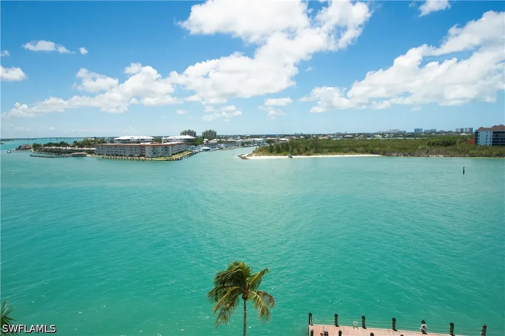 60 Pelican Street W Naples FL 34113