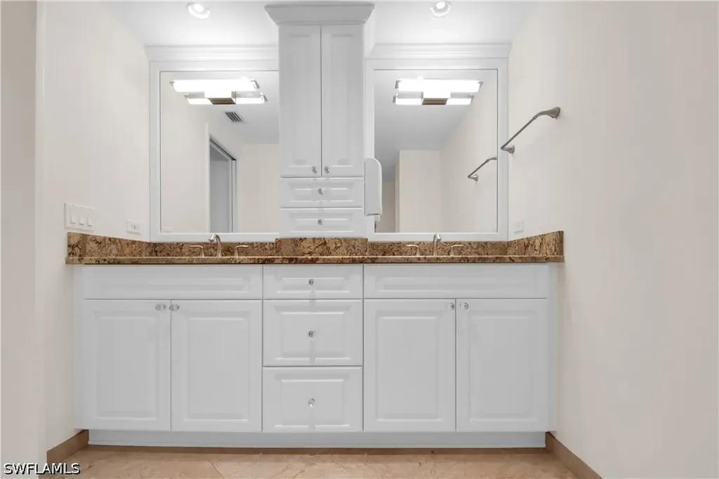 60 Pelican Street W Naples FL 34113