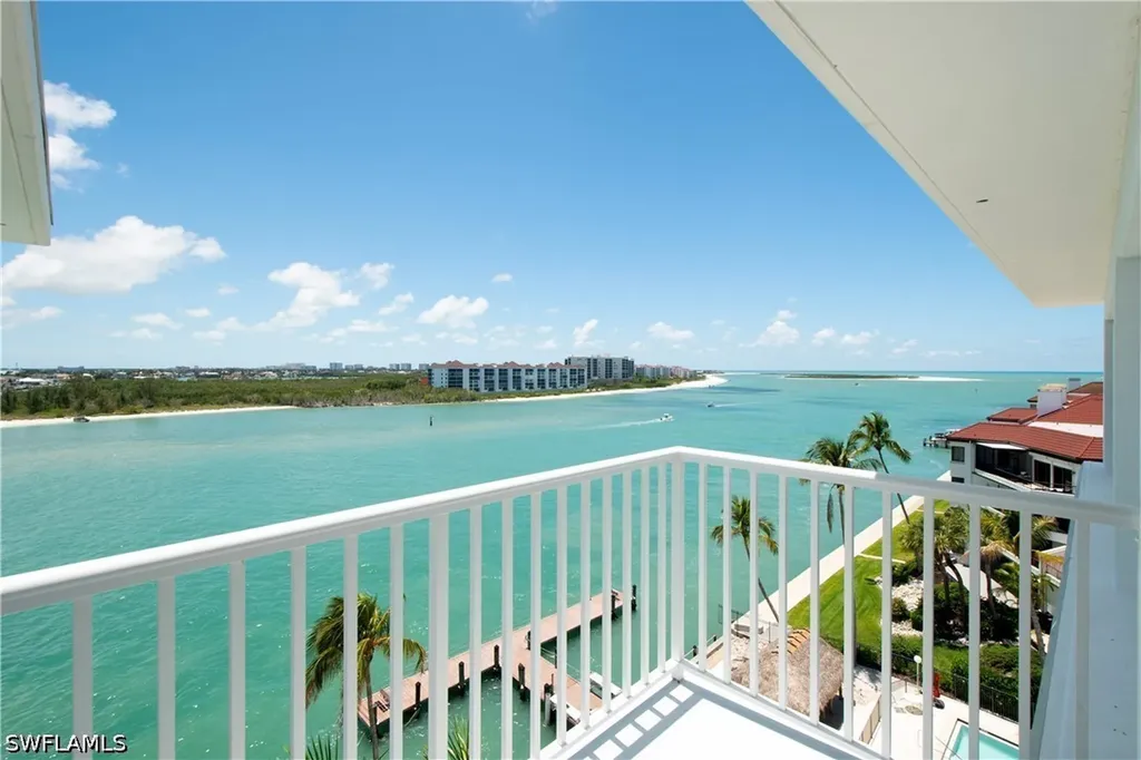 60 Pelican Street W Naples FL 34113