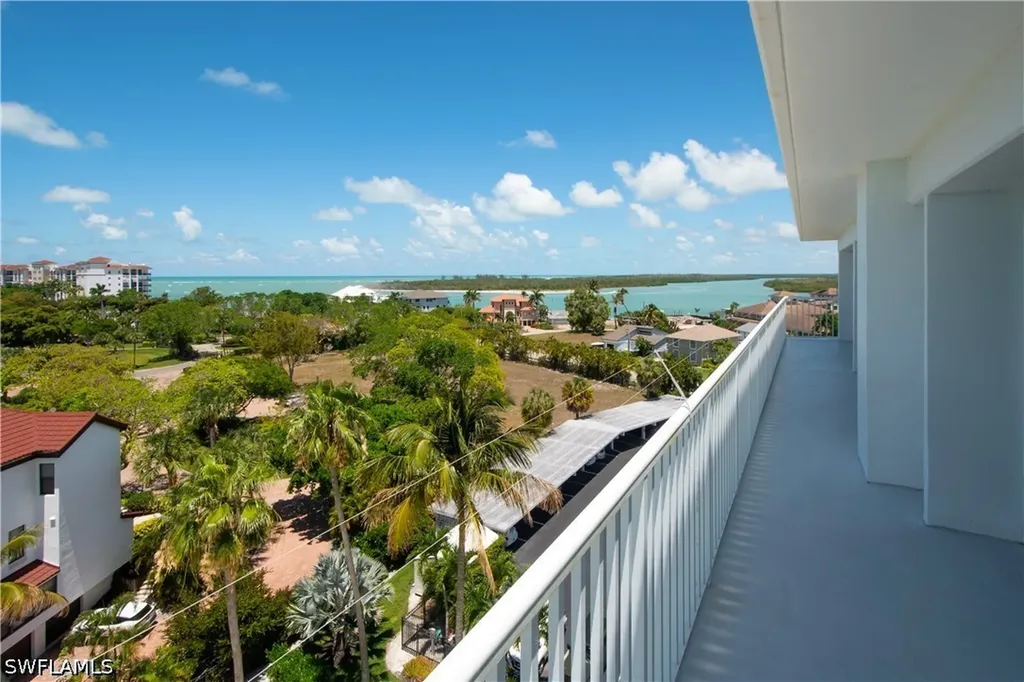 60 Pelican Street W Naples FL 34113