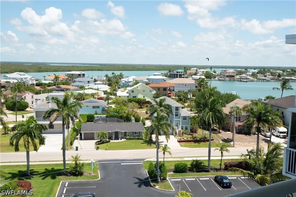 60 Pelican Street W Naples FL 34113