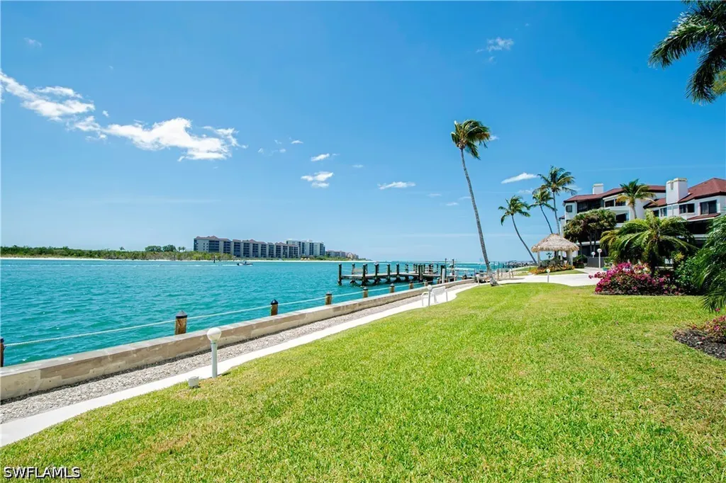 60 Pelican Street W Naples FL 34113