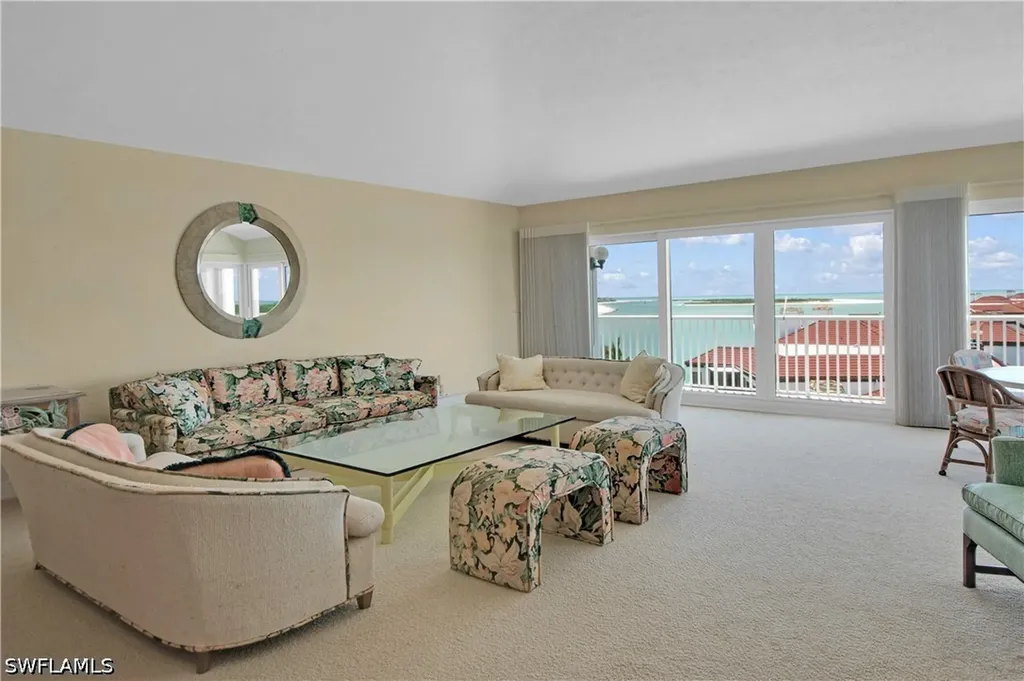 60 Pelican Street W Naples FL 34113
