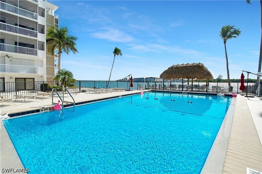 60 Pelican Street W Naples FL 34113