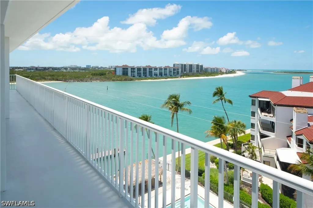 60 Pelican Street W Naples FL 34113
