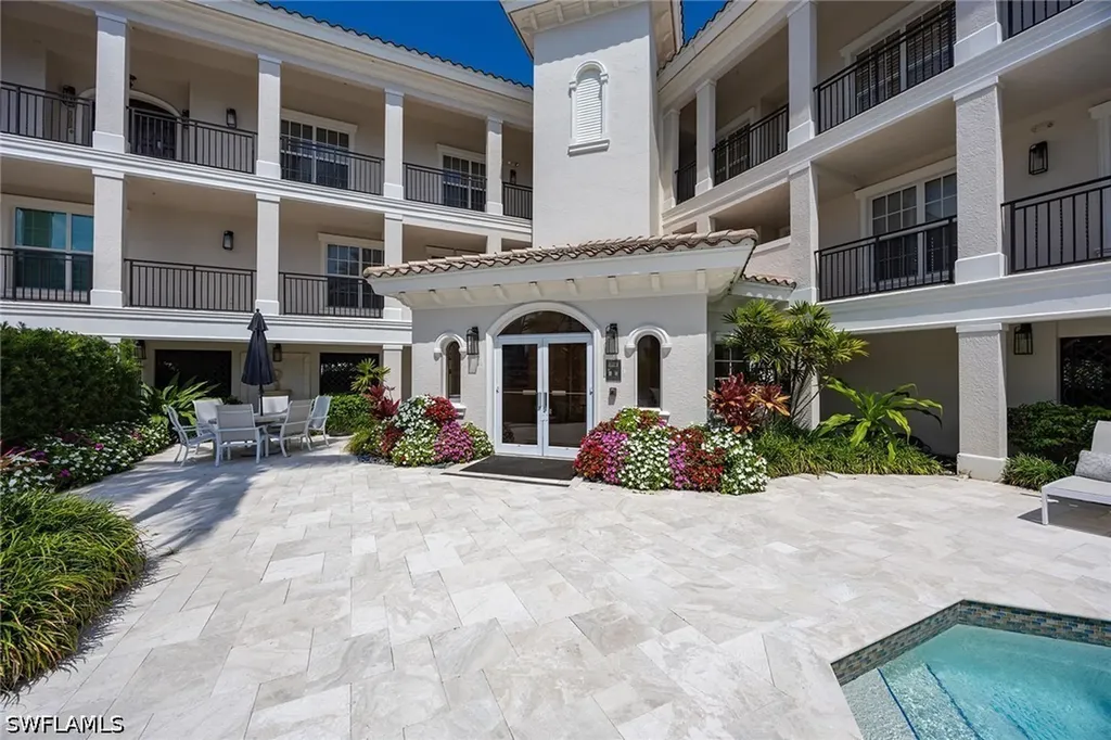 411 6th Street S Naples FL 34102